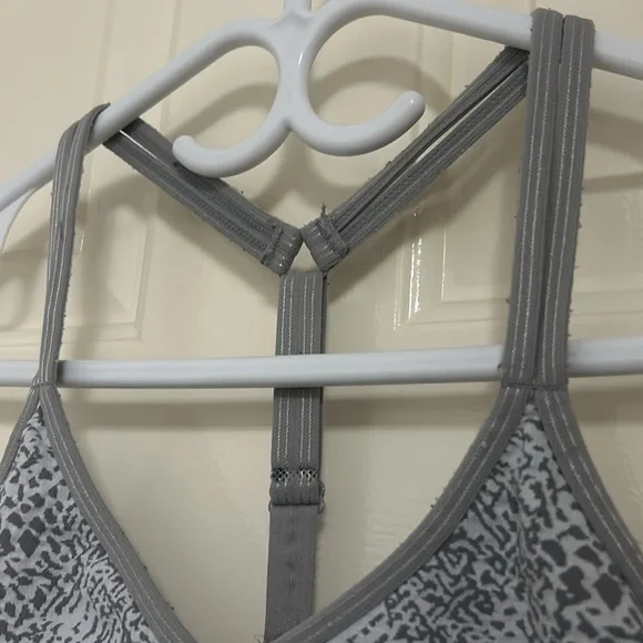 🤩 3 FOR $25 🤩 Reebok Sports Bra - Picture 3 of 4